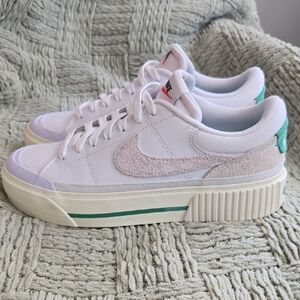 Nike Women's White and Green Sneakers